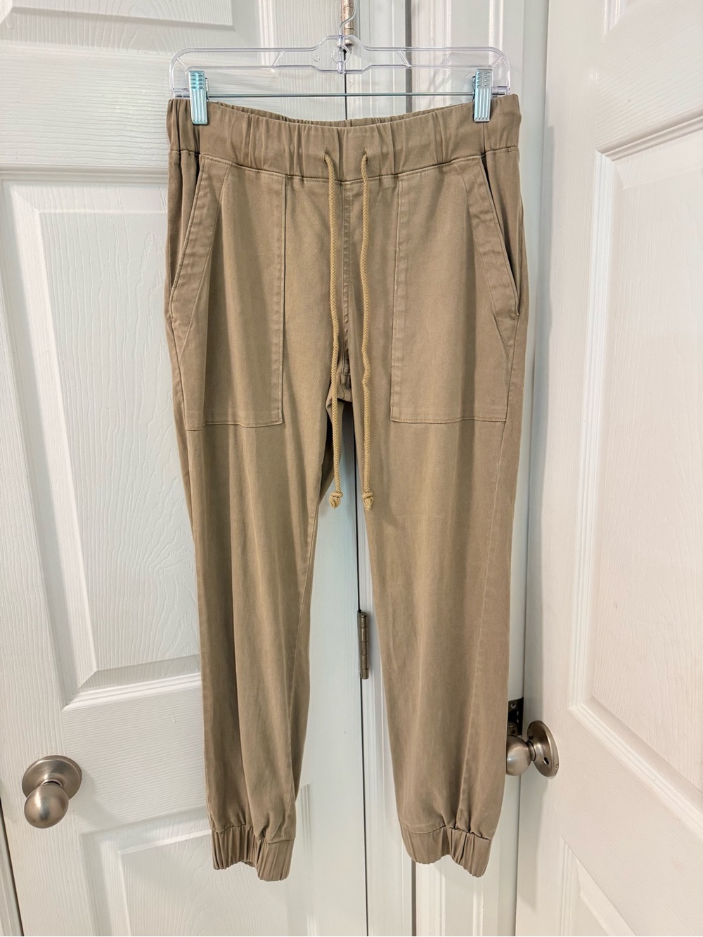 Anthropologie Cloth & Stone pockets utility jogger women’s size S khaki tan